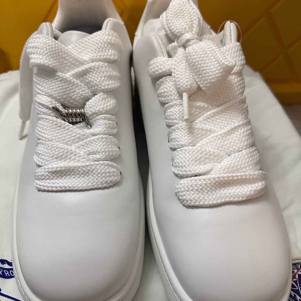 Burberry White Men's Sneakers - Picture 7 of 9